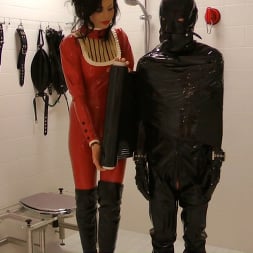 Lady Ashley in 'Kink Partners' Quoad Locus: WC (Thumbnail 3)