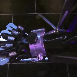 Lady Ashley en La fábrica de juguetes de goma (foto 4) Lady Ashley en 'Kink Partners' La fábrica de juguetes de goma (Miniatura 4)