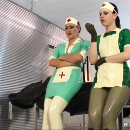 Lady Bijou en 'Kink Partners' Clínica de pups de goma (1 de 3) (Miniatura 3)