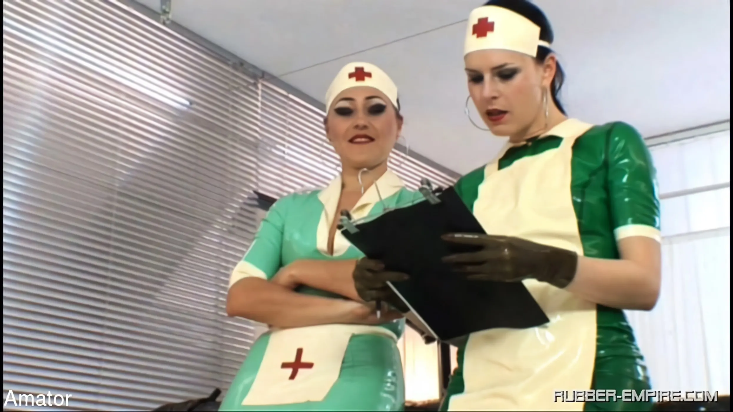 Kink Partners 'Clínica de pups de goma (1 de 3)' protagonizando Lady Bijou (foto 5)