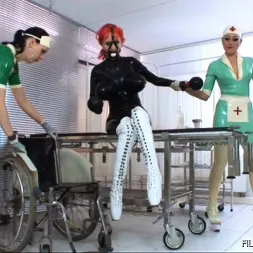 Lady Bijou en 'Kink Partners' Clínica de pups de goma (2 de 3) (Miniatura 16)