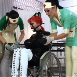 Lady Bijou en 'Kink Partners' Clínica de pups de goma (2 de 3) (Miniatura 17)