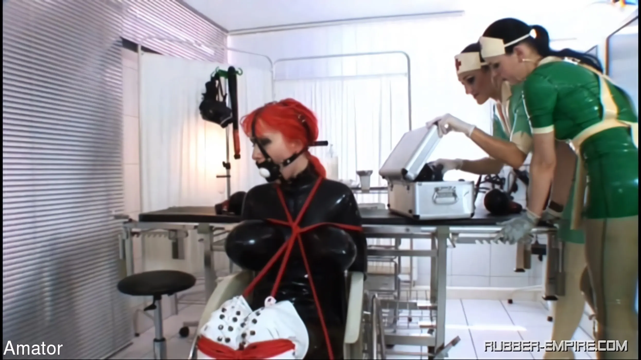 Kink Partners 'Clínica de pups de goma (3 de 3)' protagonizando Lady Bijou (foto 6)