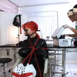 Lady Bijou en 'Kink Partners' Clínica de pups de goma (3 de 3) (Miniatura 6)