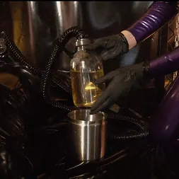 Lady Blackdiamond に 'Kink Partners' 淫乱ラテックスファンタジーパート3 (サムネイル 5)