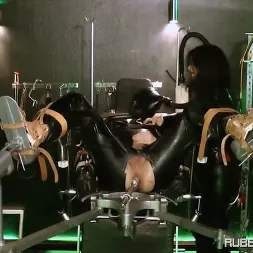 Lady Isis in Das Gummi Benutzungs Objekt: Chapter Three (Photo 4) Lady Isis in 'Kink Partners' Das Gummi Benutzungs Objekt: Chapter Three (Thumbnail 4)