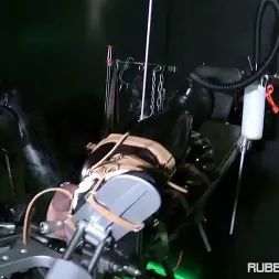 Lady Isis in Das Gummi Benutzungs Objekt: Chapter Three (Photo 16) Lady Isis in 'Kink Partners' Das Gummi Benutzungs Objekt: Chapter Three (Thumbnail 16)