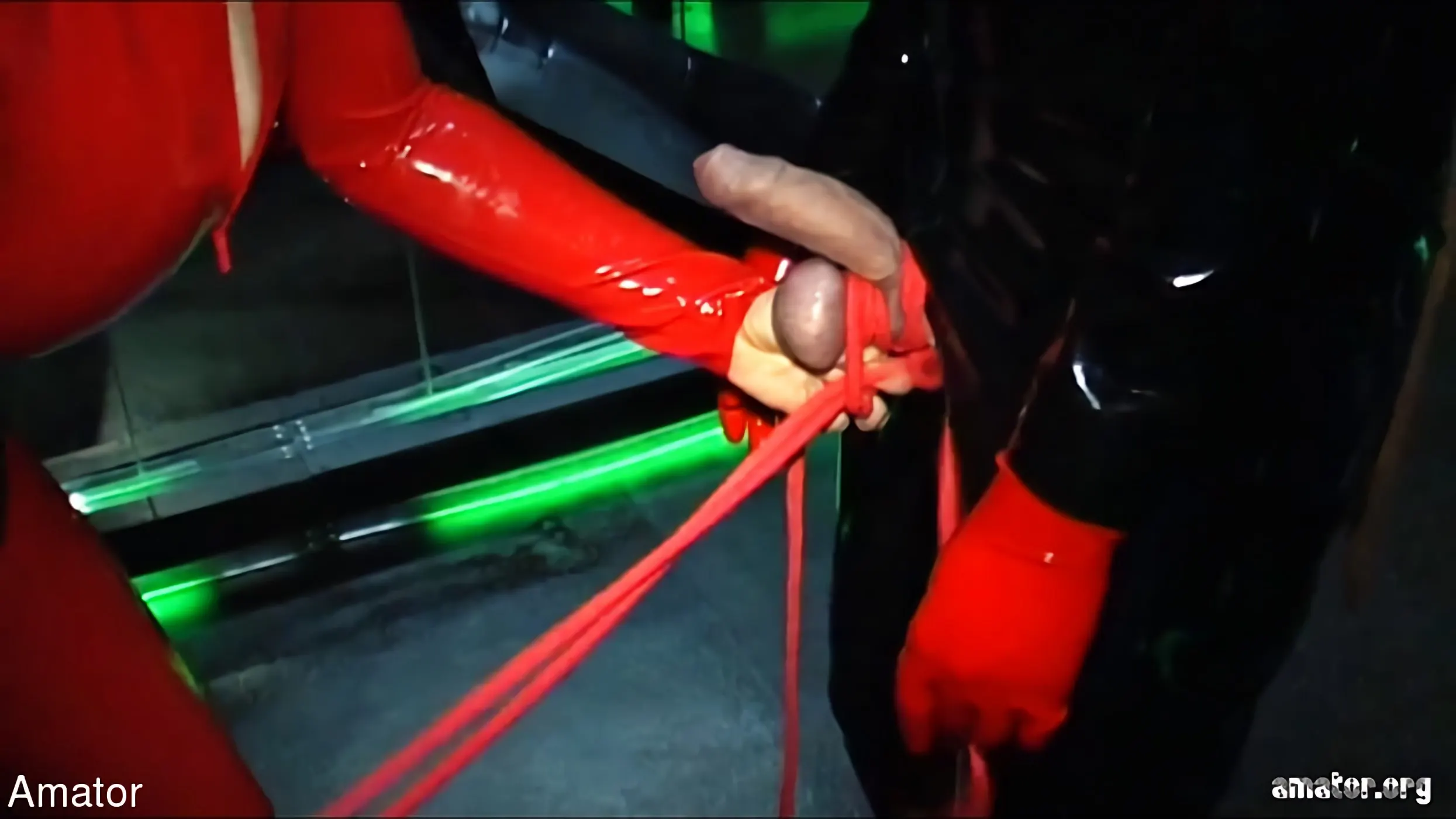 Lady Isis に '- Rubber Mummification' from 'Kink Partners' (写真 2) Kink Partners '- Rubber Mummification' 主演 Lady Isis (写真 2)