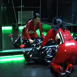 Lady Isis に 'Kink Partners' - Rubber Mummification (サムネイル 7)