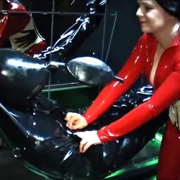 Lady Isis に 'Kink Partners' - Rubber Mummification (サムネイル 18)