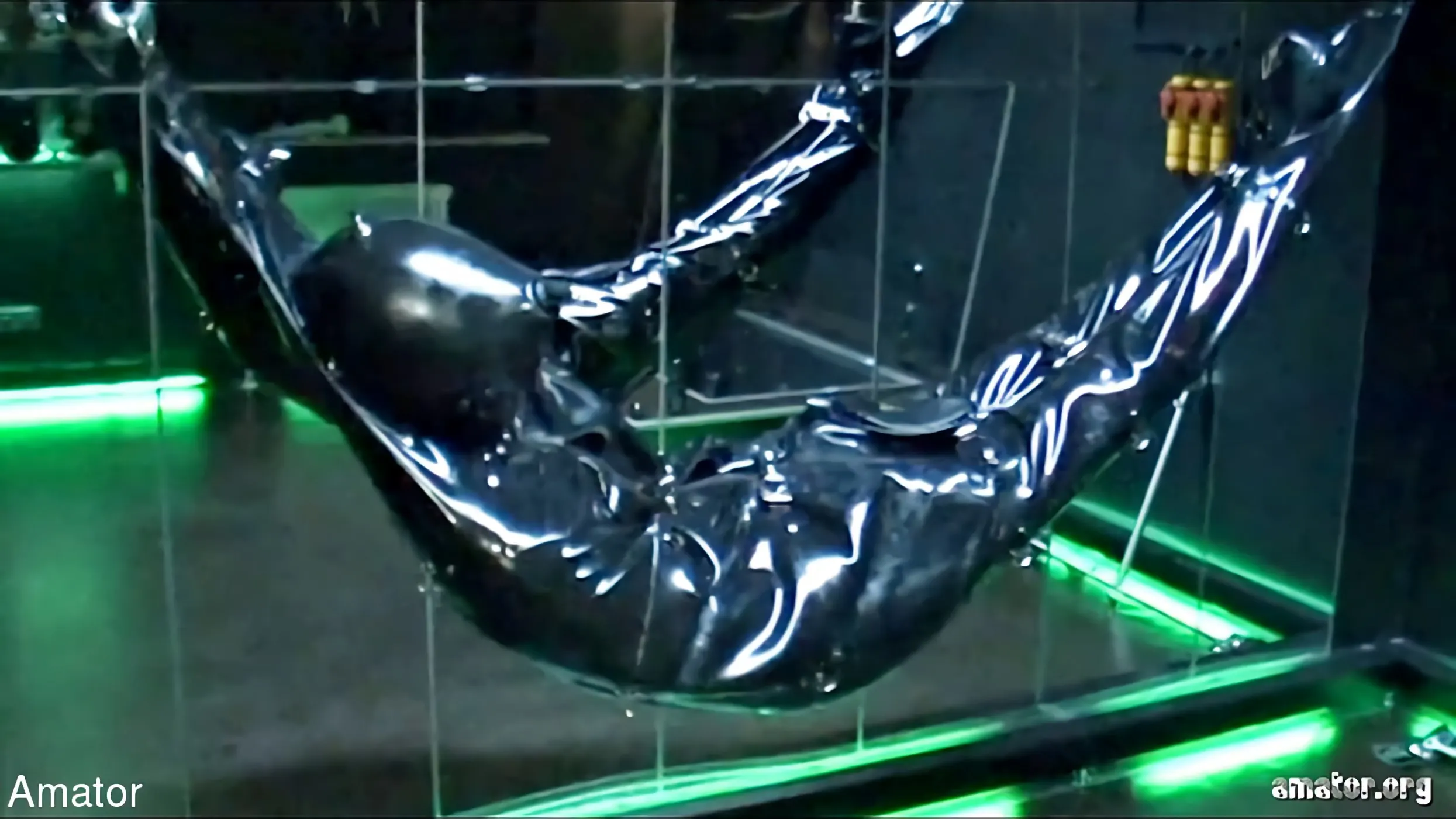 Kink Partners '- Rubber Mummification (2 of 3)' 主演 Lady Isis (写真 1)