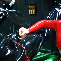 Lady Isis に 'Kink Partners' - Rubber Mummification (2 of 3) (サムネイル 7)