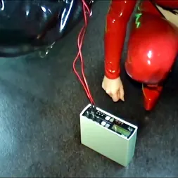 Lady Isis に 'Kink Partners' - Rubber Mummification (2 of 3) (サムネイル 10)