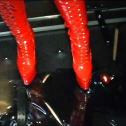 Lady Isis に 'Kink Partners' - Rubber Mummification (3 of 3) (サムネイル 18)