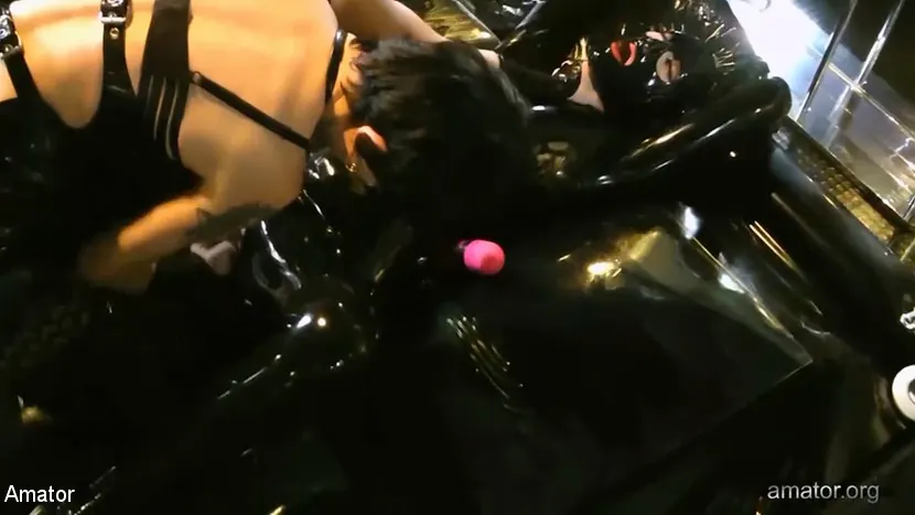 Lady Kandy に '絶対主題:第1章' from 'Kink Partners' (写真 8) Kink Partners '絶対主題:第1章' 主演 Lady Kandy (写真 8)