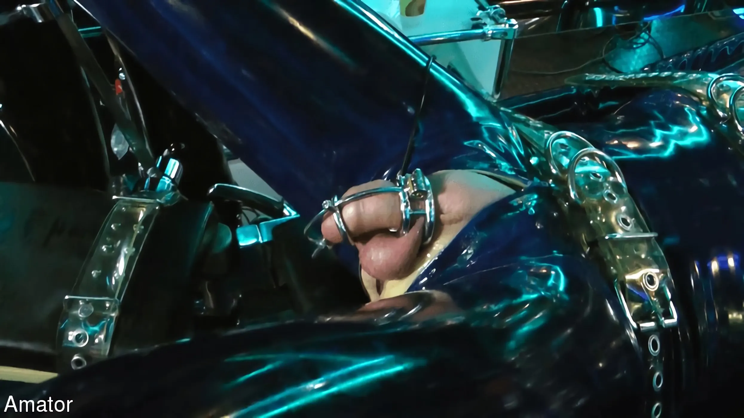 Lady Lilith に 'ホリー、私のゴム玩具2/3' from 'Kink Partners' (写真 9) Kink Partners 'ホリー、私のゴム玩具2/3' 主演 Lady Lilith (写真 9)