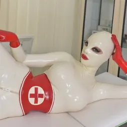 Latex Lucy に 私のゴム製のスーツで一人で (写真 1) Latex Lucy に 'Kink Partners' 私のゴム製のスーツで一人で (サムネイル 1)