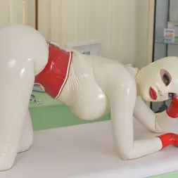 Latex Lucy に 私のゴム製のスーツで一人で (写真 4) Latex Lucy に 'Kink Partners' 私のゴム製のスーツで一人で (サムネイル 4)