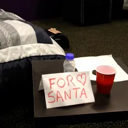 Lauren Phillips に 'Kink Partners' サンタの大きな負荷 (サムネイル 6)