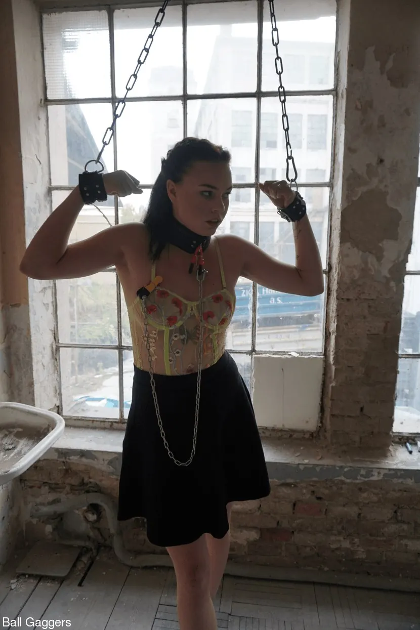 Kink Partners '担当のレナ' 主演 Lenna Ross (写真 1)