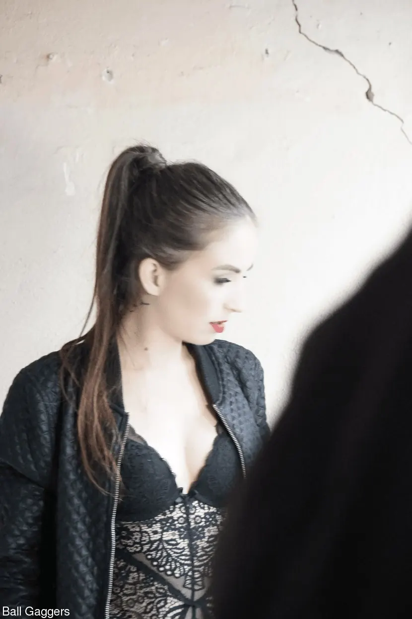 Kink Partners 'Lenna estando a cargo' protagonizando Lenna Ross (foto 30)