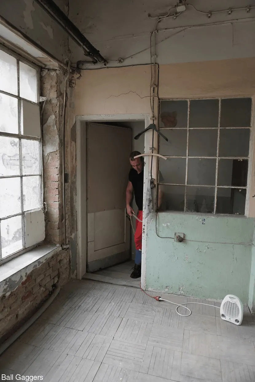 Kink Partners 'gets dominated hard' protagonizando Lenna Ross (foto 1)