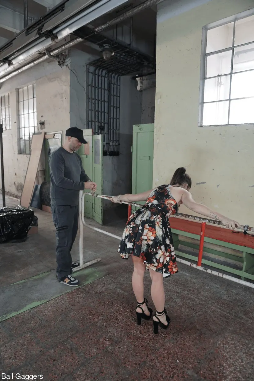 Lenna Ross に 'tied up and dominated' from 'Kink Partners' (写真 9) Kink Partners 'tied up and dominated' 主演 Lenna Ross (写真 9)