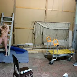 Lilith Lee en 'Kink Partners' LILITH LEE LA MORDAPELOTAS CON CURVITA (Miniatura 1)