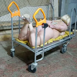 Lilith Lee en 'Kink Partners' LILITH LEE LA MORDAPELOTAS CON CURVITA (Miniatura 5)