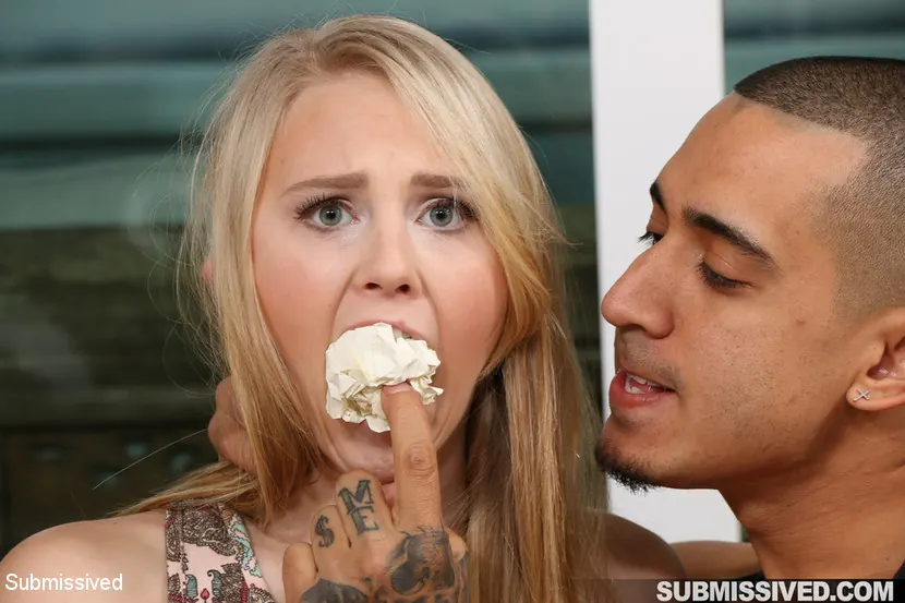 Kink Partners '親愛なる日記:私は一生懸命、犯されたい。' 主演 Lily Rader (写真 9)