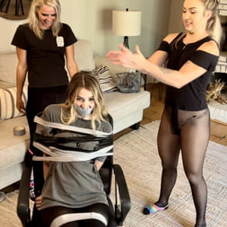 London Evans en 'Kink Partners' Con manguera (Miniatura 6)
