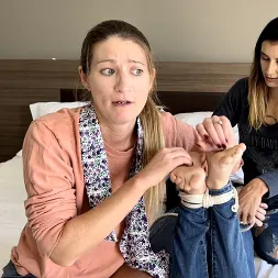 London Evans in Struggling Writer (Photo 8) London Evans in 'Kink Partners' Struggling Writer (Thumbnail 8)