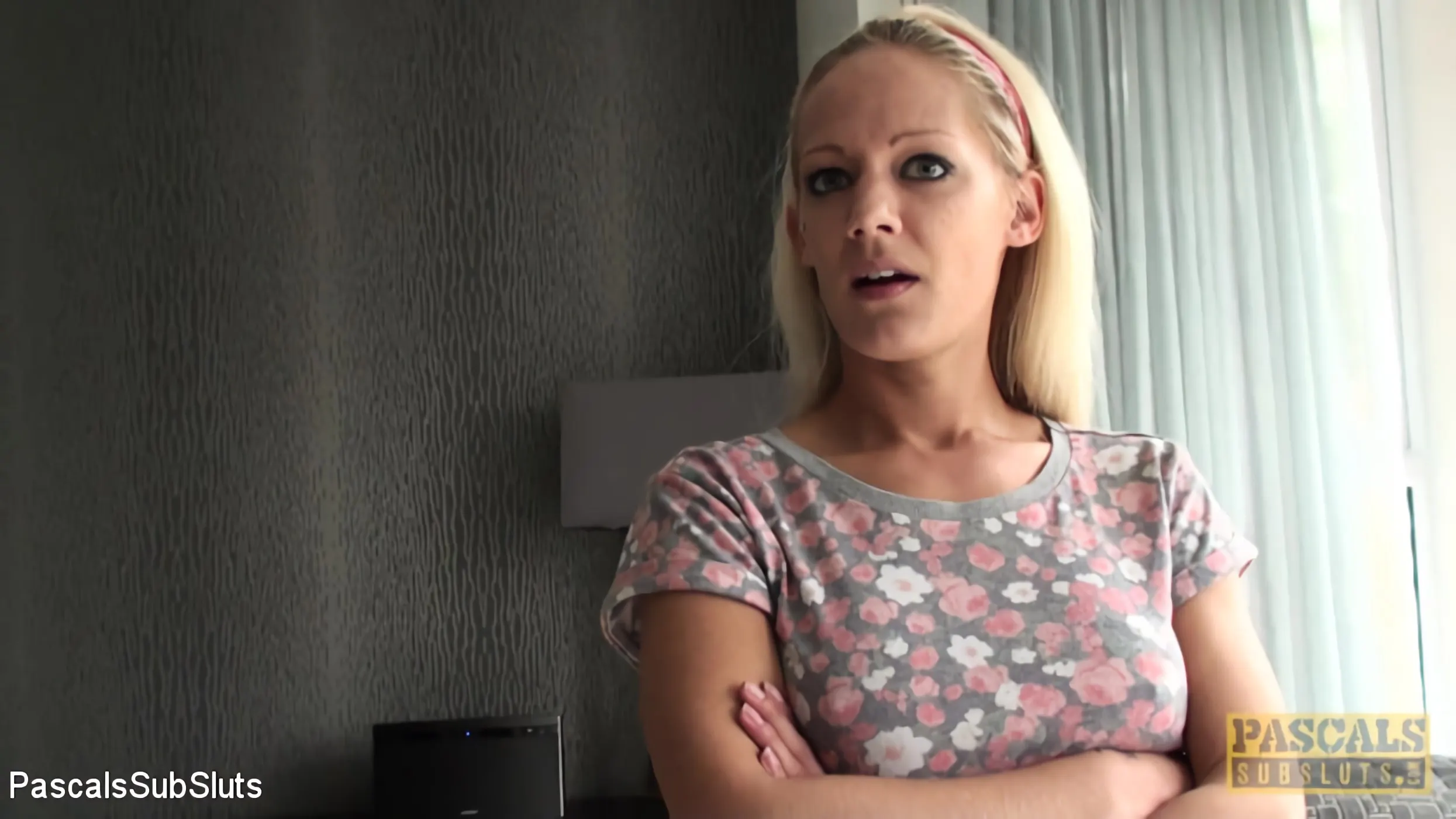 Kink Partners 'ルーロウは私のつまみを飲み込む' 主演 LouLou Petite (写真 2)