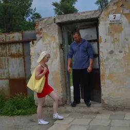 Lovita Fate en 'Kink Partners' Lovita atada y follada intensamente (Miniatura 1)