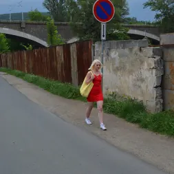 Lovita Fate en 'Kink Partners' Lovita atada y follada intensamente (Miniatura 2)