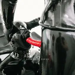 Luci van Cage に クリニックでのラバードールメイドの肛門検査 (写真 42) Luci van Cage に 'Kink Partners' クリニックでのラバードールメイドの肛門検査 (サムネイル 42)