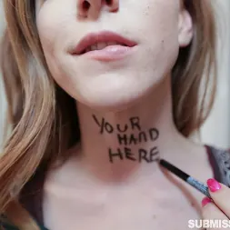 Luna Light en 'Kink Partners' Buena chica (Miniatura 3)