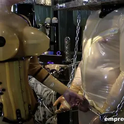 Madame Gilette に 'Kink Partners' マダム・ジレット:ゴム製のおもちゃ(1/2) (サムネイル 1)