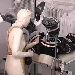 Madame Zoe に 'Kink Partners' クリニックのゴムメイドパート2 (サムネイル 1)