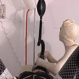 Madame Zoe に 'Kink Partners' クリニックのゴムメイドパート2 (サムネイル 4)