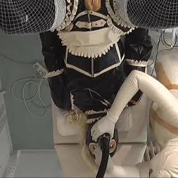 Madame Zoe に 'Kink Partners' クリニックのゴムメイドパート2 (サムネイル 5)