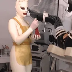 Madame Zoe に 'Kink Partners' クリニックのゴムメイドパート2 (サムネイル 10)