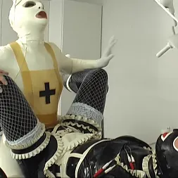 Madame Zoe に 'Kink Partners' クリニックのゴムメイドパート2 (サムネイル 13)