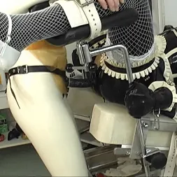 Madame Zoe に 'Kink Partners' クリニックのゴムメイドパート2 (サムネイル 17)