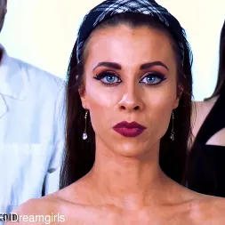 Madeline Blue en Ashley lanza Dreamgirls de ciencia ficción: The SeekerBot (foto 7) Madeline Blue en 'Kink Partners' Ashley lanza Dreamgirls de ciencia ficción: The SeekerBot (Miniatura 7)