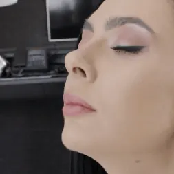 Marley Brinx en 'Kink Partners' Marley Brinx: morena tatuada se deja estirar el culo (Miniatura 2)