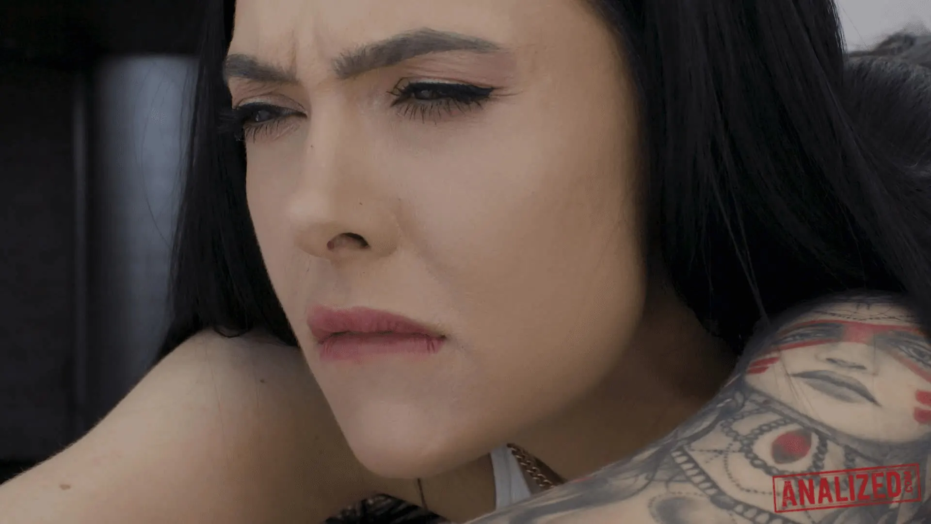 Kink Partners 'マーリーブリンクス:入れ墨されたブルネットは彼女の嫌いな人を伸ばします' 主演 Marley Brinx (写真 4)