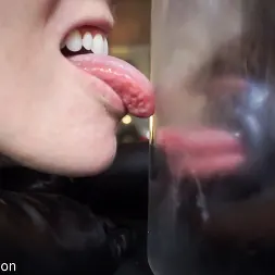 Mercy West en 'Kink Partners' Misericordia Sexada en una Jaula (Miniatura 5)