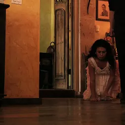 Mia Pearl en - Innocence Bound (foto 1) Mia Pearl en 'Kink Partners' - Innocence Bound (Miniatura 1)