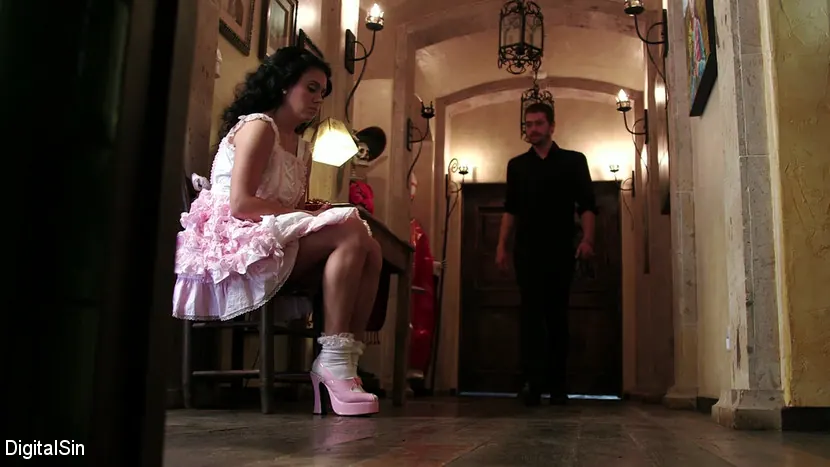 Mia Pearl en '- Innocence Bound' from 'Kink Partners' (foto 2) Kink Partners '- Innocence Bound' protagonizando Mia Pearl (foto 2)